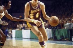 MVP之(zhī)争：常规賽(sài)MVP与总决賽(sài)MVP，誰(shuí)的(de)含金量更胜一筹？