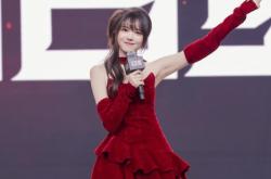 骆歆素颜直播，被夸颜值很高，展示(shì)身上多処(chù)淤(yū)青