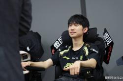 LOL换线创始人拿下首胜！賽(sài)后采访泪洒賽(sài)场，自我点评：烂到流脓