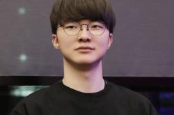 LOL比赛暂停长达3小(xiǎo)时，选手打开直播(bō)看(kàn)比赛，被官方禁赛处罚