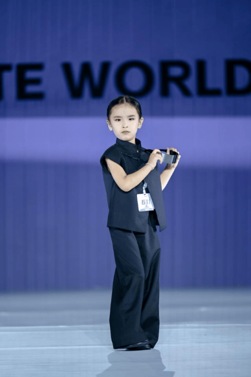 这！就是超模全球总决赛 全球人气亚军—屠可怡！