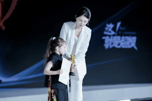 这！就是超模全球总决赛 全球人气季军—嘉思敏！